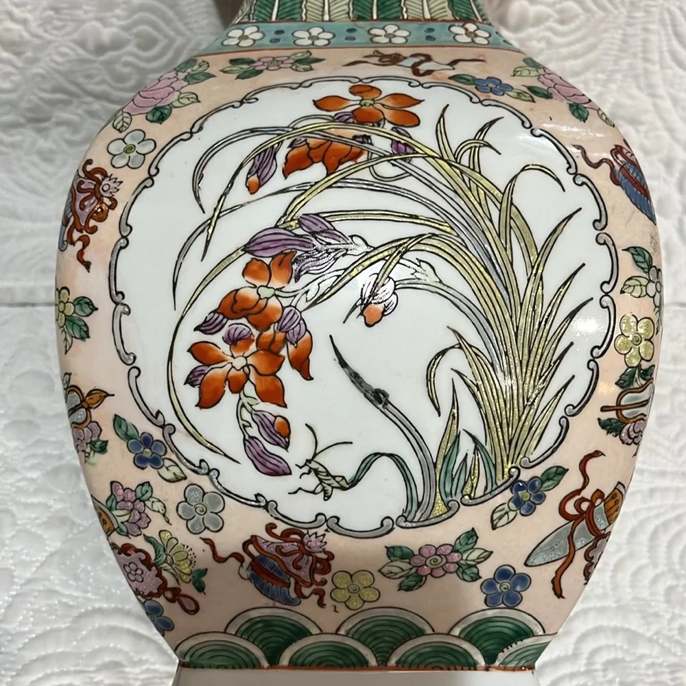 Beautiful‎ large elephant handled Oriental vase